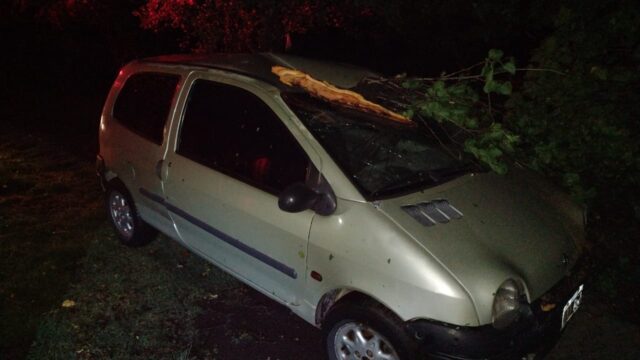El saldo de la tormenta: en Embalse 5 autos fueron afectados y hubo 7 voladuras de techos-La Ola Digital