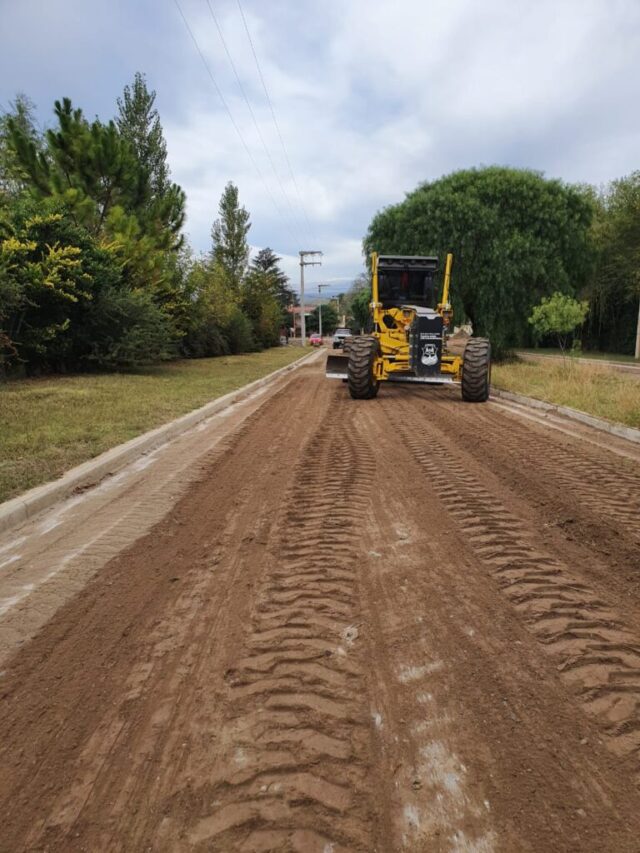 Mantenimiento, arreglo de calles y limpieza de cordones cuneta en Santa Rosa de Calamuchita-La Ola Digital