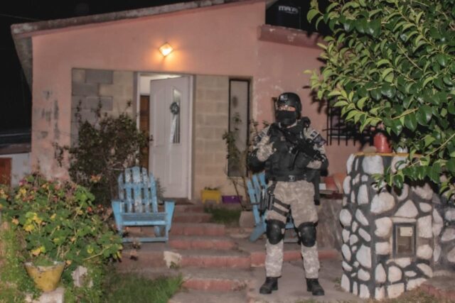 Tres narcomenudistas detenidos en Villa Rumipal: uno de ellos era un reconocido locutor-La Ola Digital
