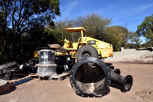 Sierras Chicas: López supervisó la ejecución de la obra de saneamiento