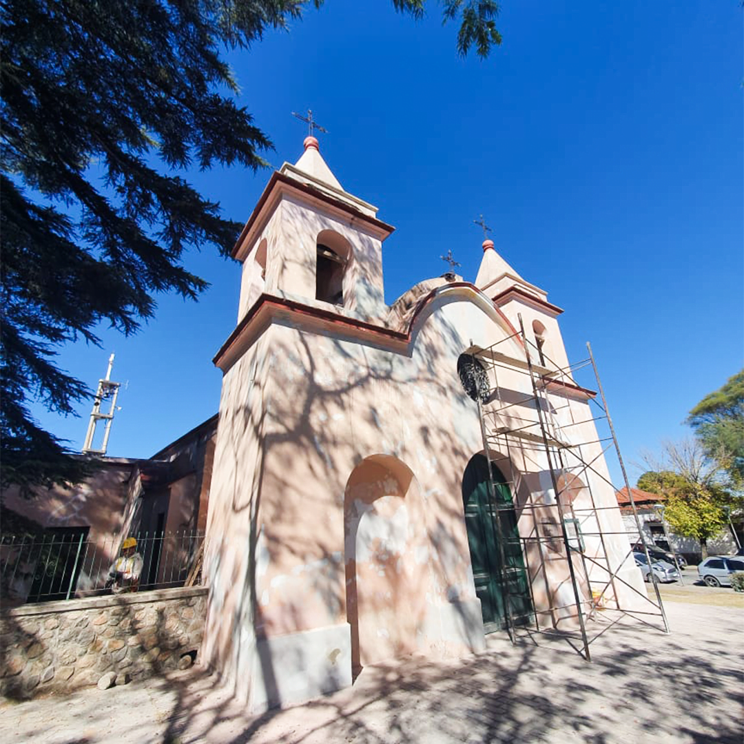 Ya se ejecutan los trabajos de restauración de la Capilla Vieja de Santa Rosa-La Ola Digital