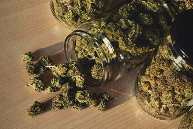 Un hombre fue imputado por "tenencia simple de sustancias estupefacientes" en Villa Rumipal-La Ola Digital