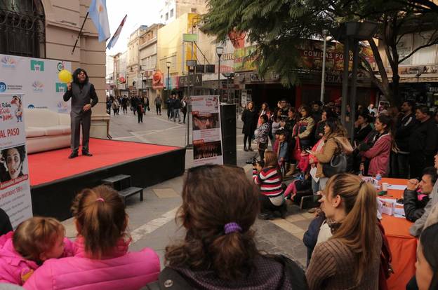 Humoristas noveles se buscan: continúa la convocatoria para “Humor al Toque”