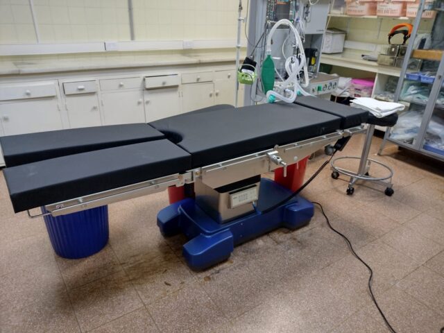 Ya funciona la camilla de comandos eléctricos para cirugía en el Hospital Regional-La Ola Digital