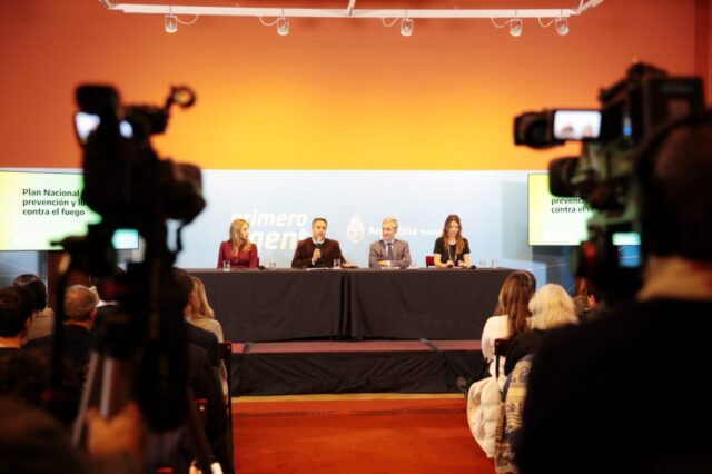 Ambiente presentó un plan para el manejo del fuego