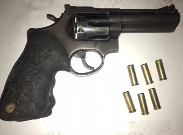 Los Cóndores: estaban jugando con un arma cuando uno le disparó sin intención a otro-La Ola Digital