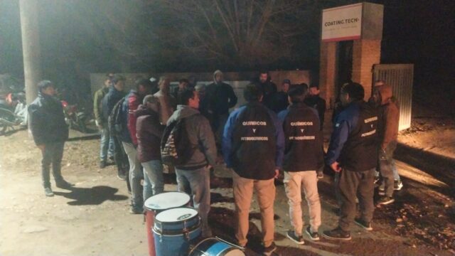 Medida de fuerza de empleados de Tantal ante el despido de uno de sus trabajadores-La Ola Digital