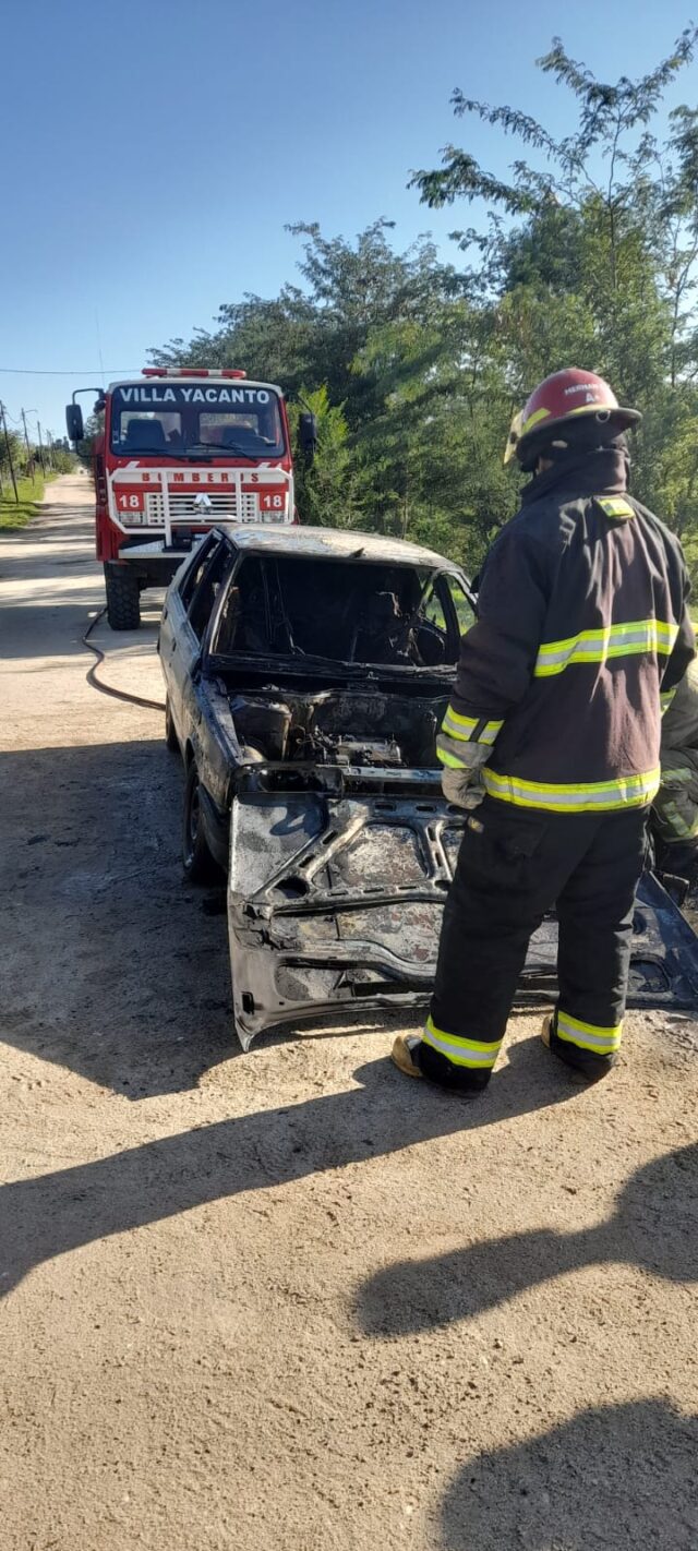 Un auto se incendió por completo en Villa Yacanto-La Ola Digital