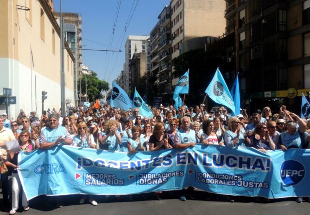 40 por ciento de aumento hasta julio, la propuesta del Gobierno Provincial a los docentes-La Ola Digital