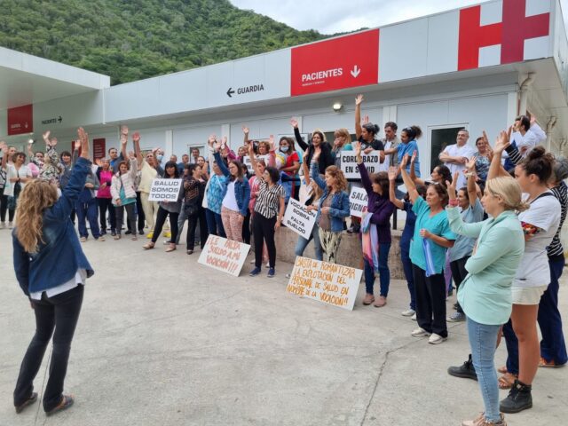 Abrazo solidario al Hospital Regional Eva Perón y paro por 48 hs. para la semana que viene-La Ola Digital