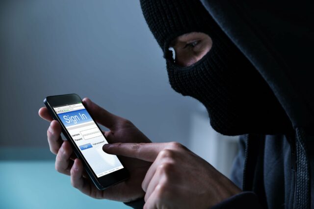 Santa Rosa: le hicieron creer que tenían secuestrado a su hijo y le sustrajeron 4 mil dólares-La Ola Digital