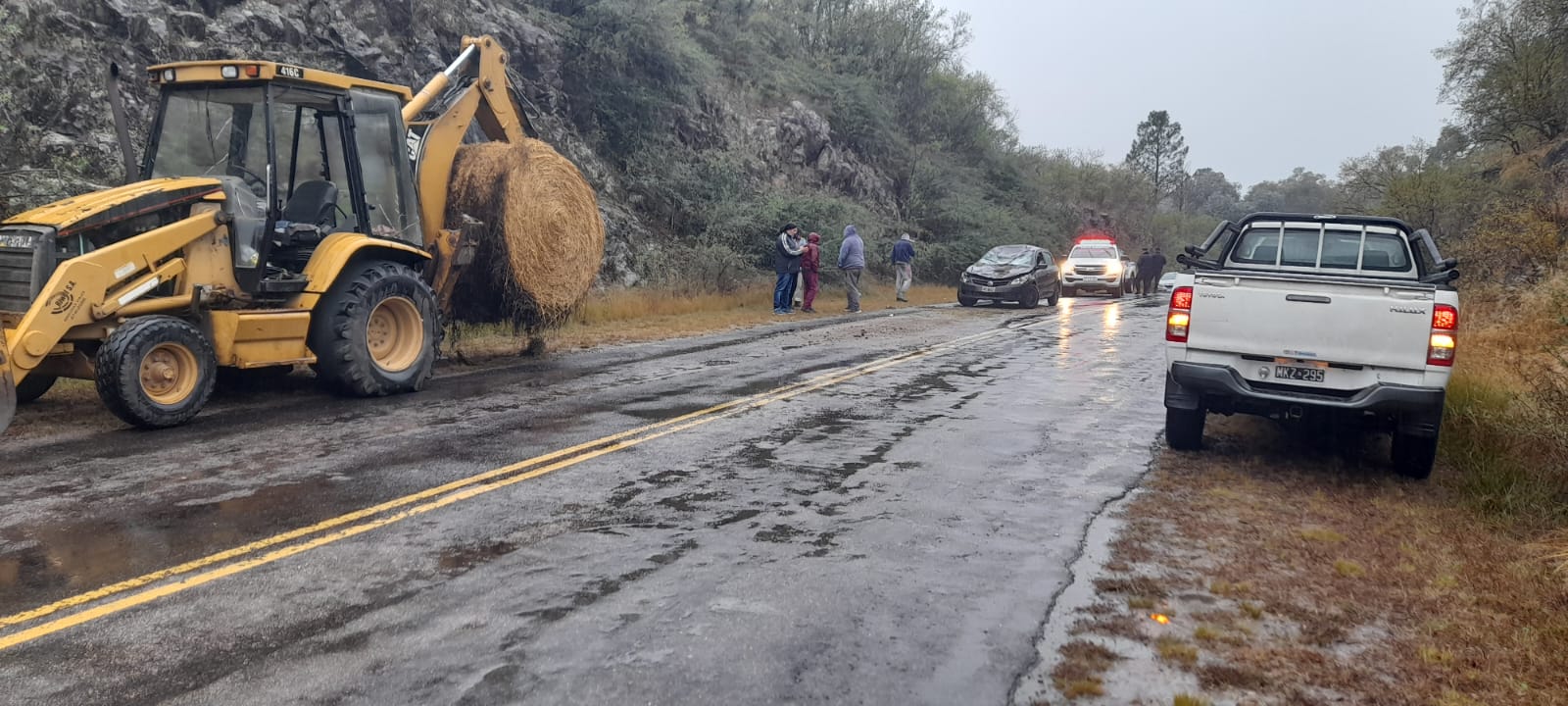 Un auto chocó contra una retropala camino al Cerro Pelado-La Ola Digital