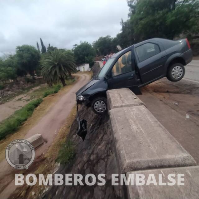 Accidente vehicular en Embalse