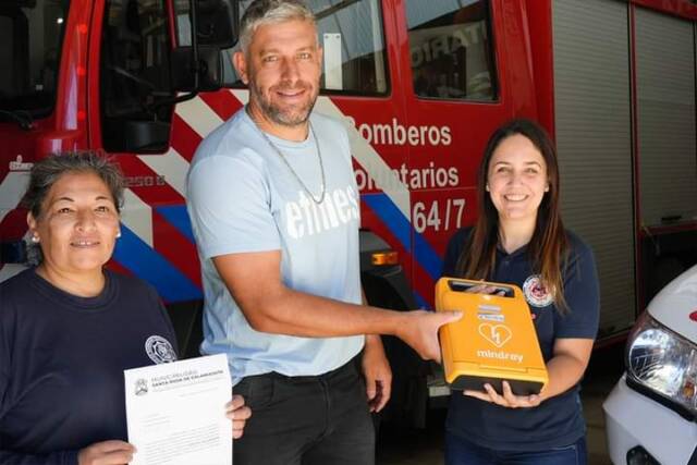 Entrega de un Desfibrilador al Cuartel de Bomberos de Santa Rosa