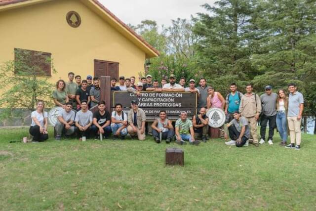 Embalse: reconocimiento de plantas nativas