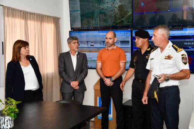 De visita en Córdoba, Bullrich recorrió la sede de la Fuerza Policial Antinarcotráfico-La Ola Digital