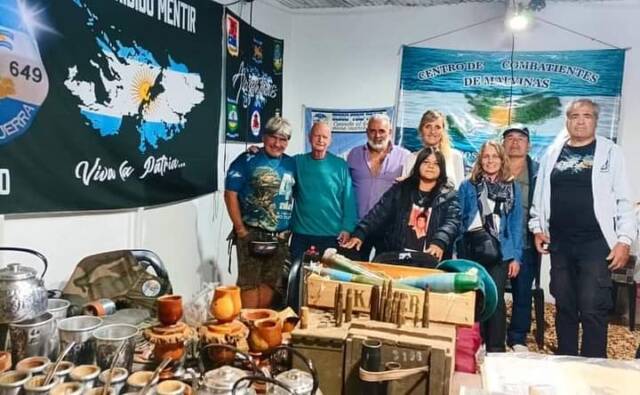 Santa Rosa: Ana María Sisterna en el stand de los ex combatientes