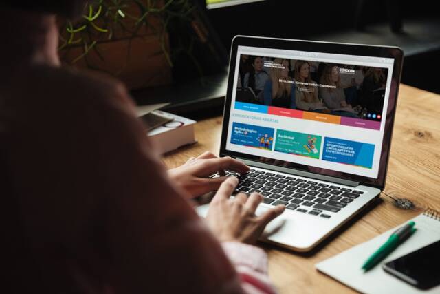 Emprendedores: cómo acceder a becas para tres nuevos cursos-La Ola Digital