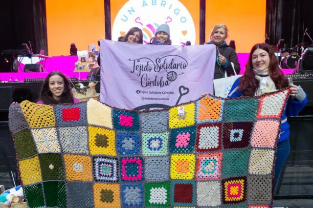 Más de 4.000 personas se sumaron a la jornada solidaria "Un Abrigo al corazón"-La Ola Digital