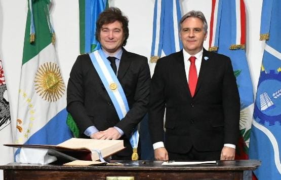 Llaryora firmó el “Pacto de Mayo”