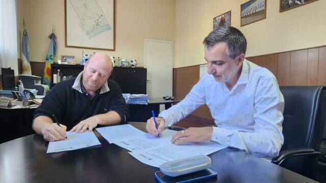 Firma de convenio entre VCP y Mar Chiquita