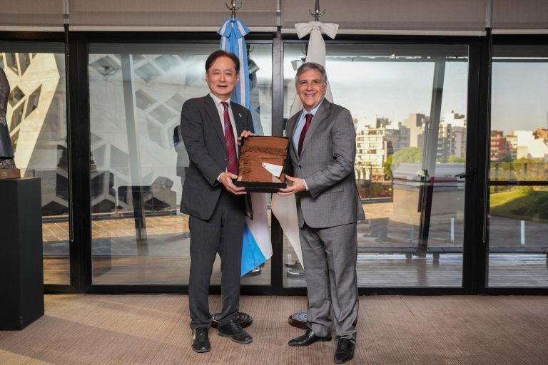 El gobernador recibió al embajador de Japón