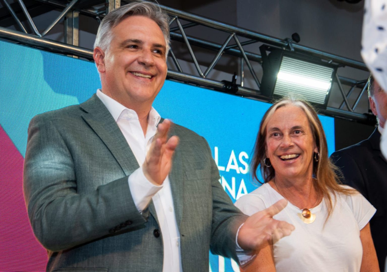 Llaryora anunció el refuerzo de $1.000 millones para las Salas Cunas-La Ola Digital