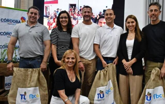 La huertas comunitarias recibieron equipamiento