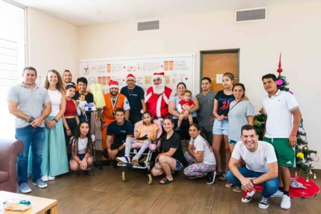 Hospital de Niños: entrega de juguetes