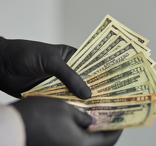 Sucedió este fin de semana. La víctima es un abuelo de 85 años. Le sustrajeron dinero en moneda nacional y extranjera, entre otras cosas-La Ola Digital