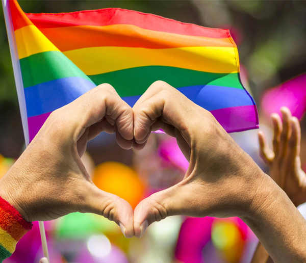 La comunidad LGBTIQ de Calamuchita se reunió para marcar su oposición al discurso de Milei-La Ola Digital