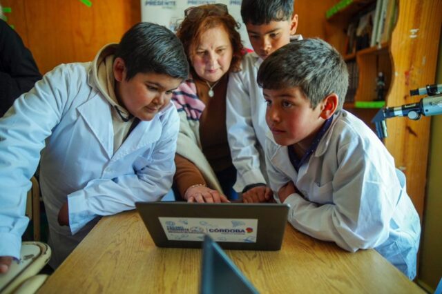 Más de 600 escuelas rurales ya cuentan con internet satelital-La Ola Digital