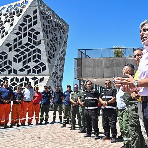 Más bomberos y equipamiento para combatir los incendios