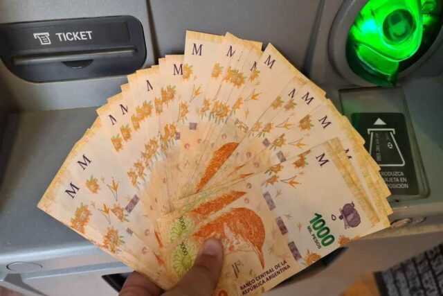 Mañana cobran los jubilados y empieza el cronograma de los activos provinciales-La Ola Digital