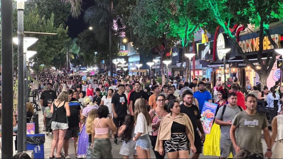 Esta temporada de verano generó un movimiento económico de unos 930 mil millones de pesos-La Ola Digital