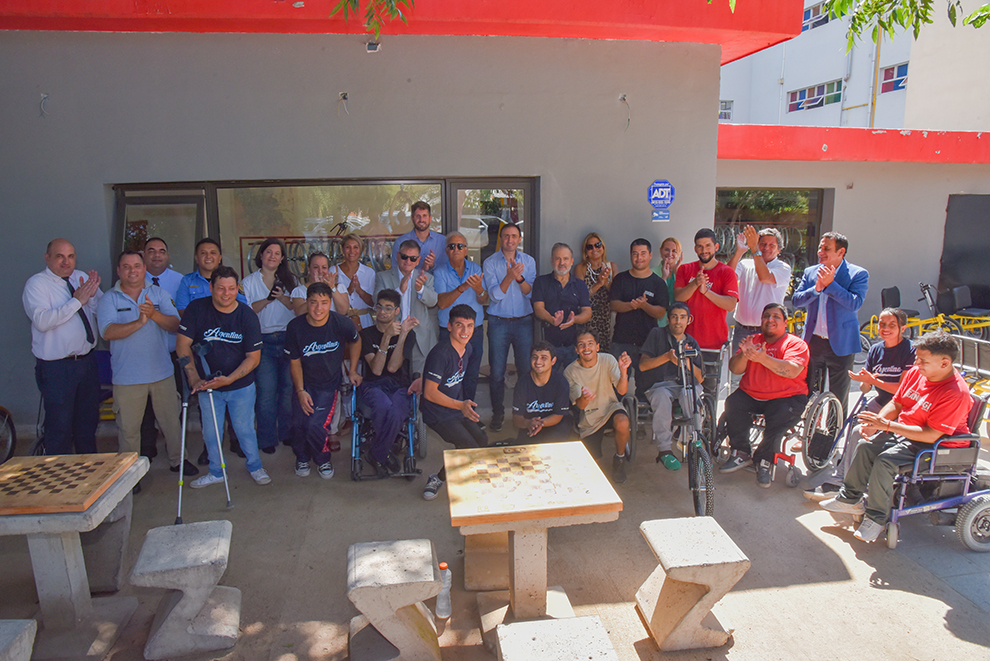 Reclusos de Bouwer fabrican tricicletas para personas con discapacidad-La Ola Digital