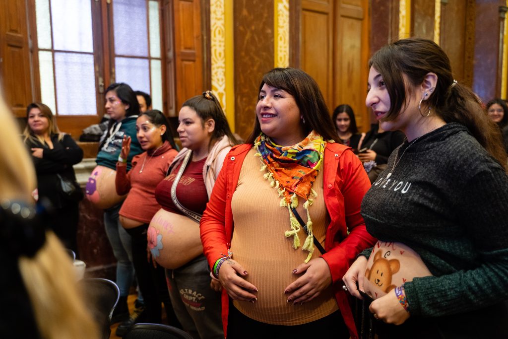 Córdoba triplica la asignación por embarazo-La Ola Digital