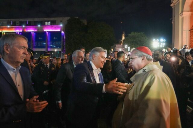 Llaryora asistió a la misa en homenaje al Papa Francisco-La Ola Digital