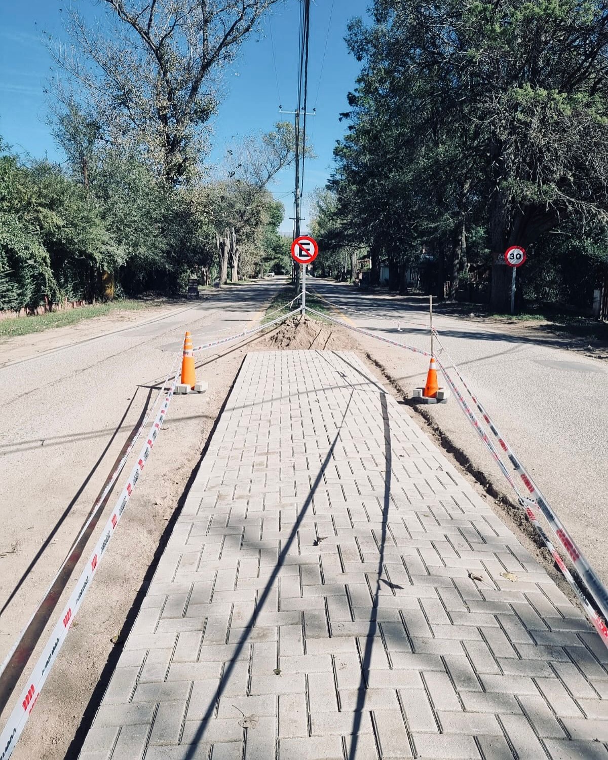 Villa Ciudad Parque: Nuevo adoquinado en todos los cruces de Av. Los Reartes-La Ola Digital
