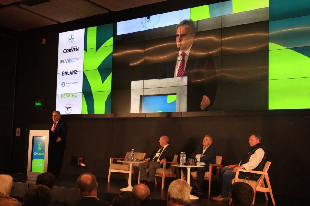 Llaryora reiteró su pedido de eliminar las retenciones al campo