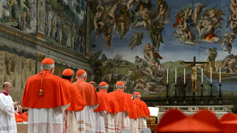 Inició en el Cónclave en el Vaticano