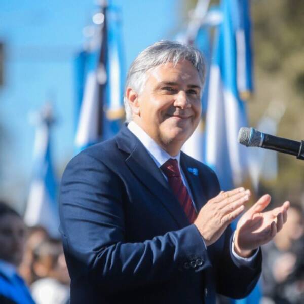Llaryora anunció aportes por más de $350 millones para obras de desagües y gas natural