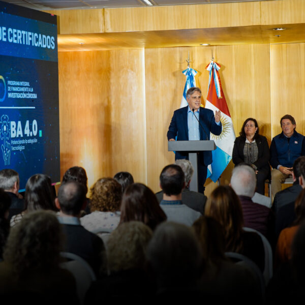 Llaryora anunció que duplicará el presupuesto destinado a proyectos de innovación tecnológica-La Ola Digital