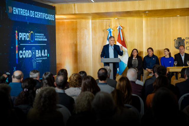 Llaryora anunció que duplicará el presupuesto destinado a proyectos de innovación tecnológica-La Ola Digital