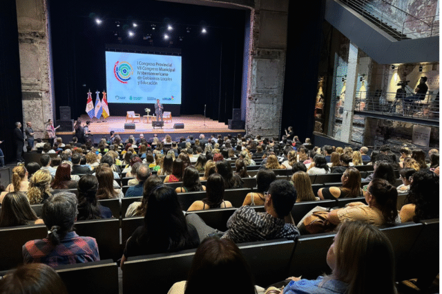 Comenzó el II Congreso Provincial, VIII Municipal, I Internacional y V Iberoamericano de Gobiernos Locales y Educación-La Ola Digital