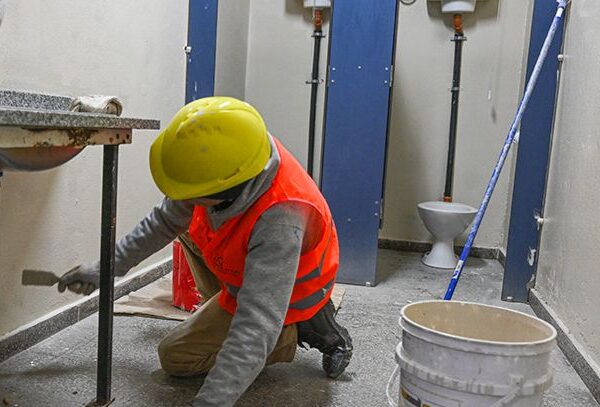 Receso escolar en Córdoba : avanza el plan de reparación y mantenimiento de escuelas-La Ola Digital