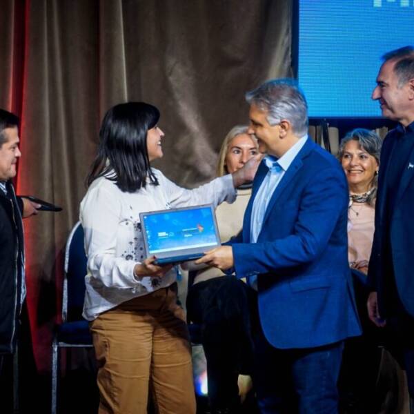 La Provincia ya entregó más de 48 mil netbooks