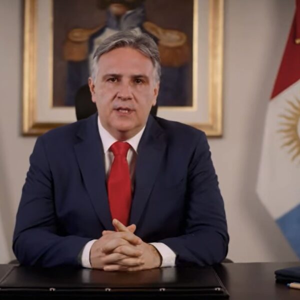 Llaryora aumenta un 84% el haber mínimo jubilatorio-La Ola Digital