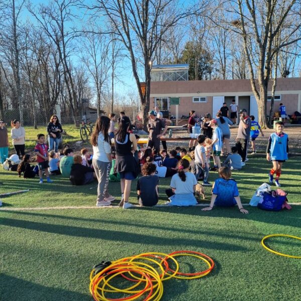 Niños y niñas de Villa Ciudad Parque vivieron variadas actividades en el Polideportivo-La Ola Digital