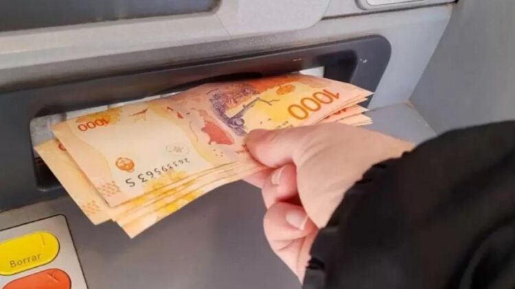 El próximo viernes los jubilados provinciales cobrarán el bono de $100 mil-La Ola Digital